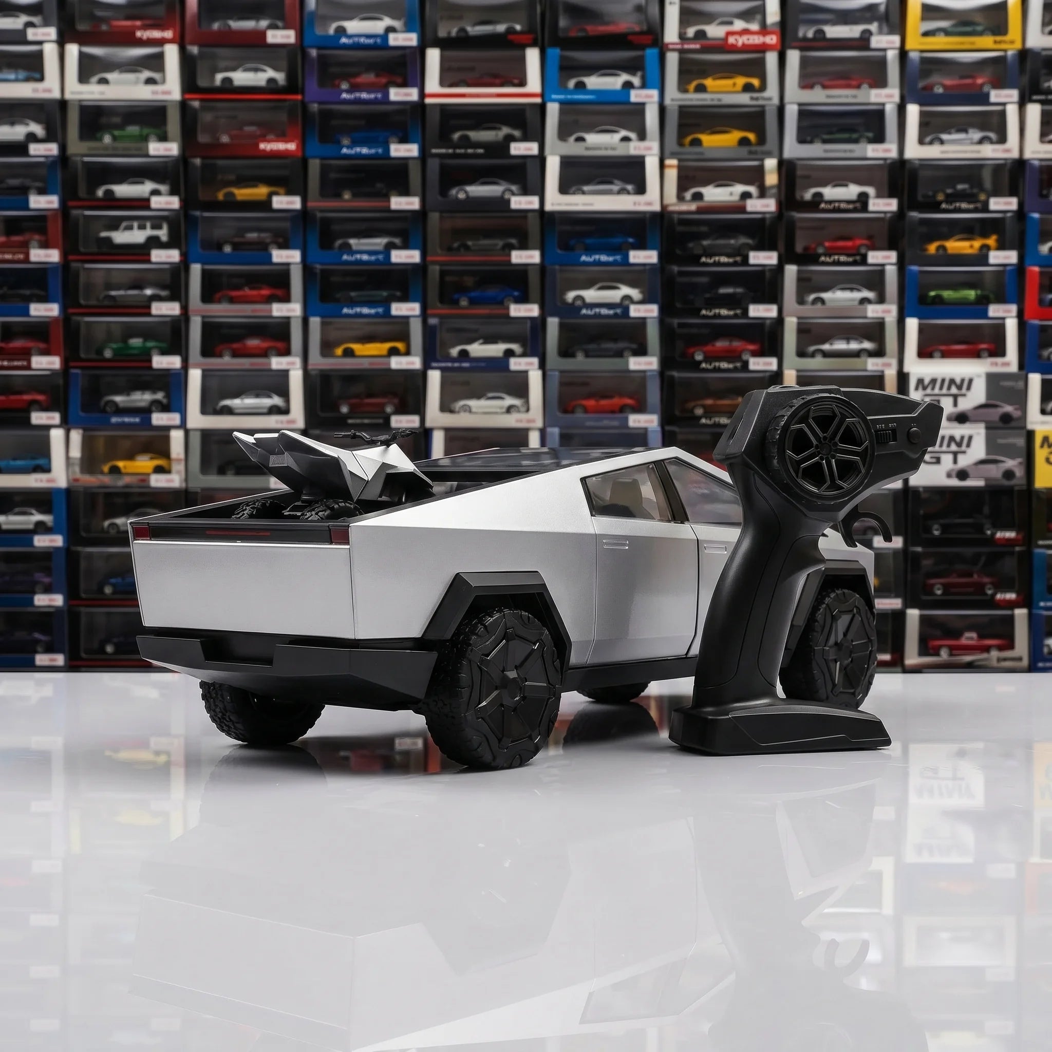 Tesla Cybertruck | 1:24 Collector Die-Cast | Silver Finish
