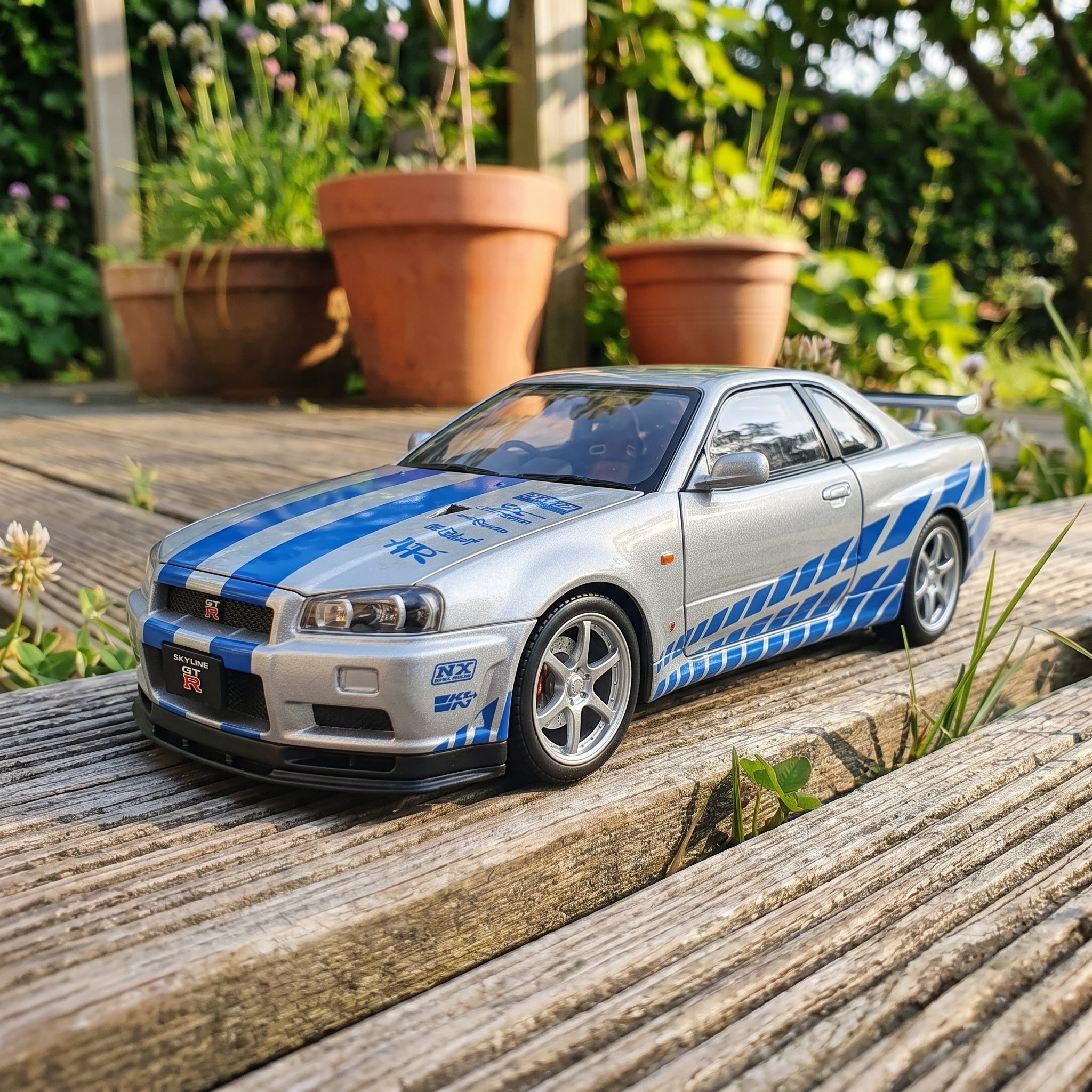 Nissan GTR R34 | 1:24 Collector Die-Cast | Silver & Blue Finish