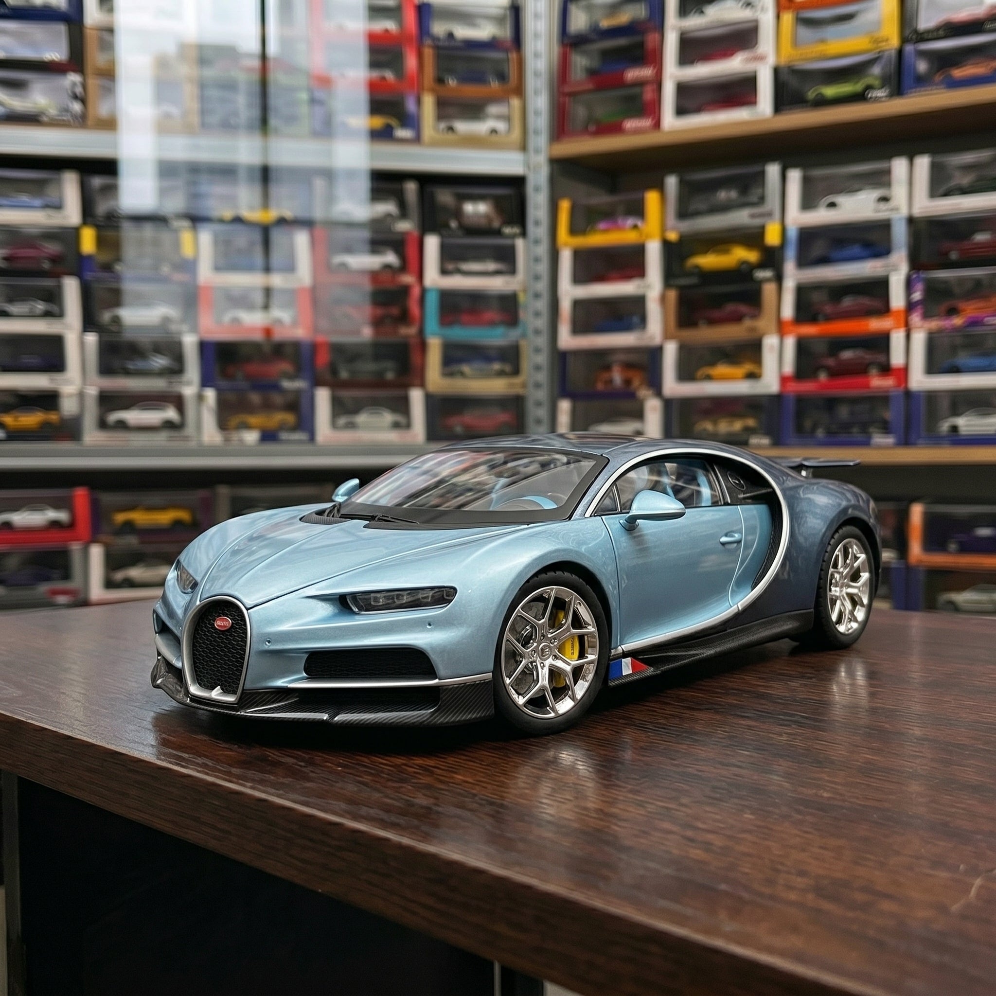 Bugatti Tourbillon | 1:24 Collector Die-Cast | Blue and Black Finish