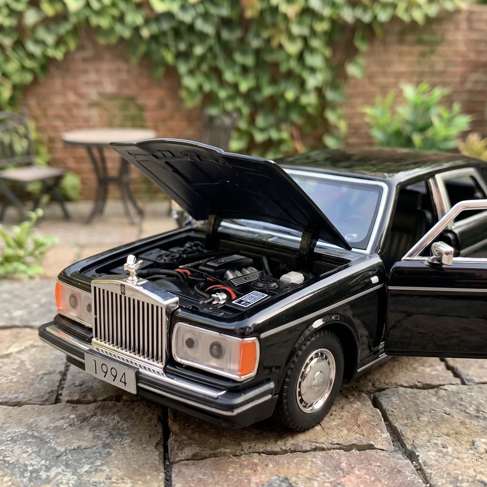 1994 Rolls-Royce | 1:32 Collector Die-Cast | Black Finish