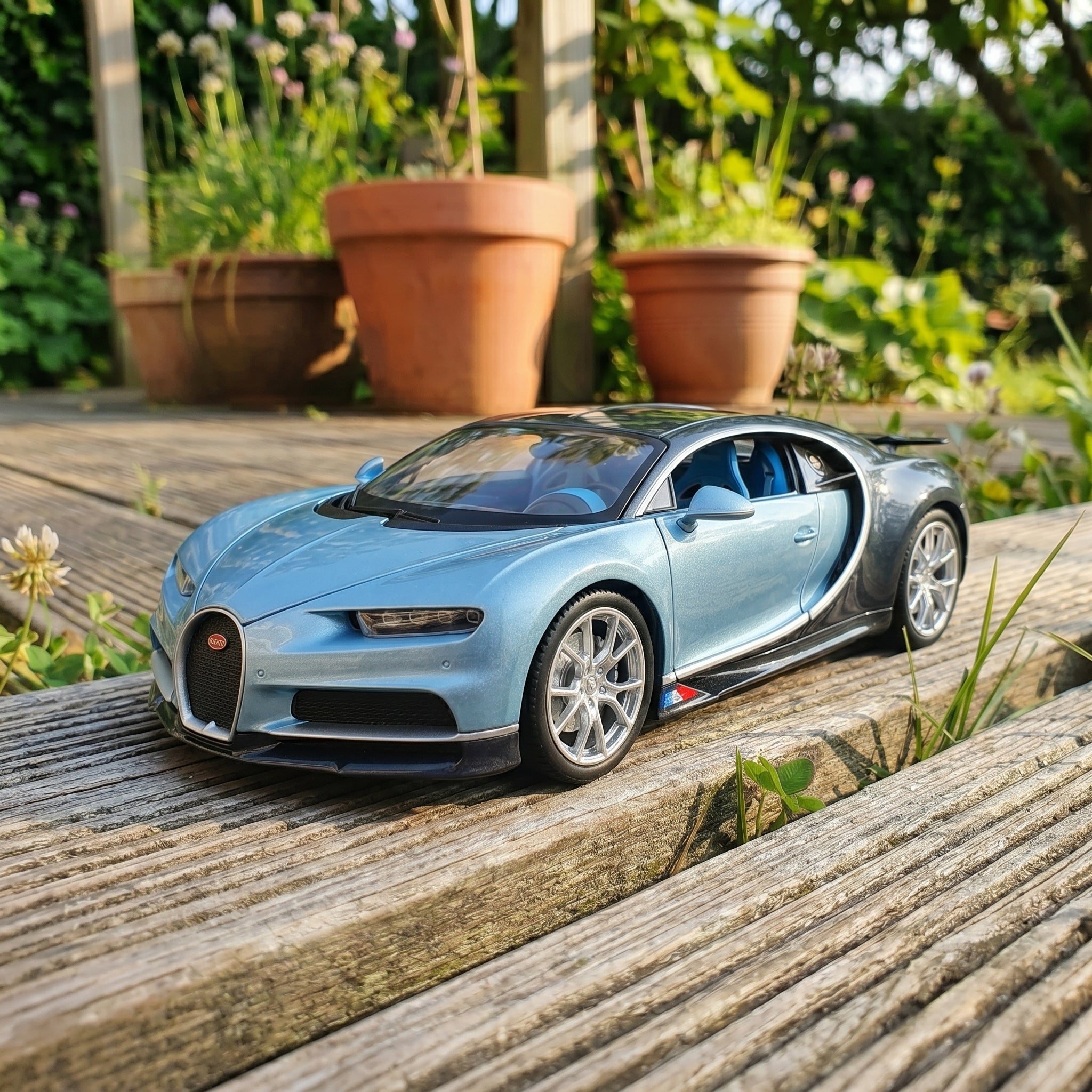 Bugatti Tourbillon | 1:24 Collector Die-Cast | Blue and Black Finish