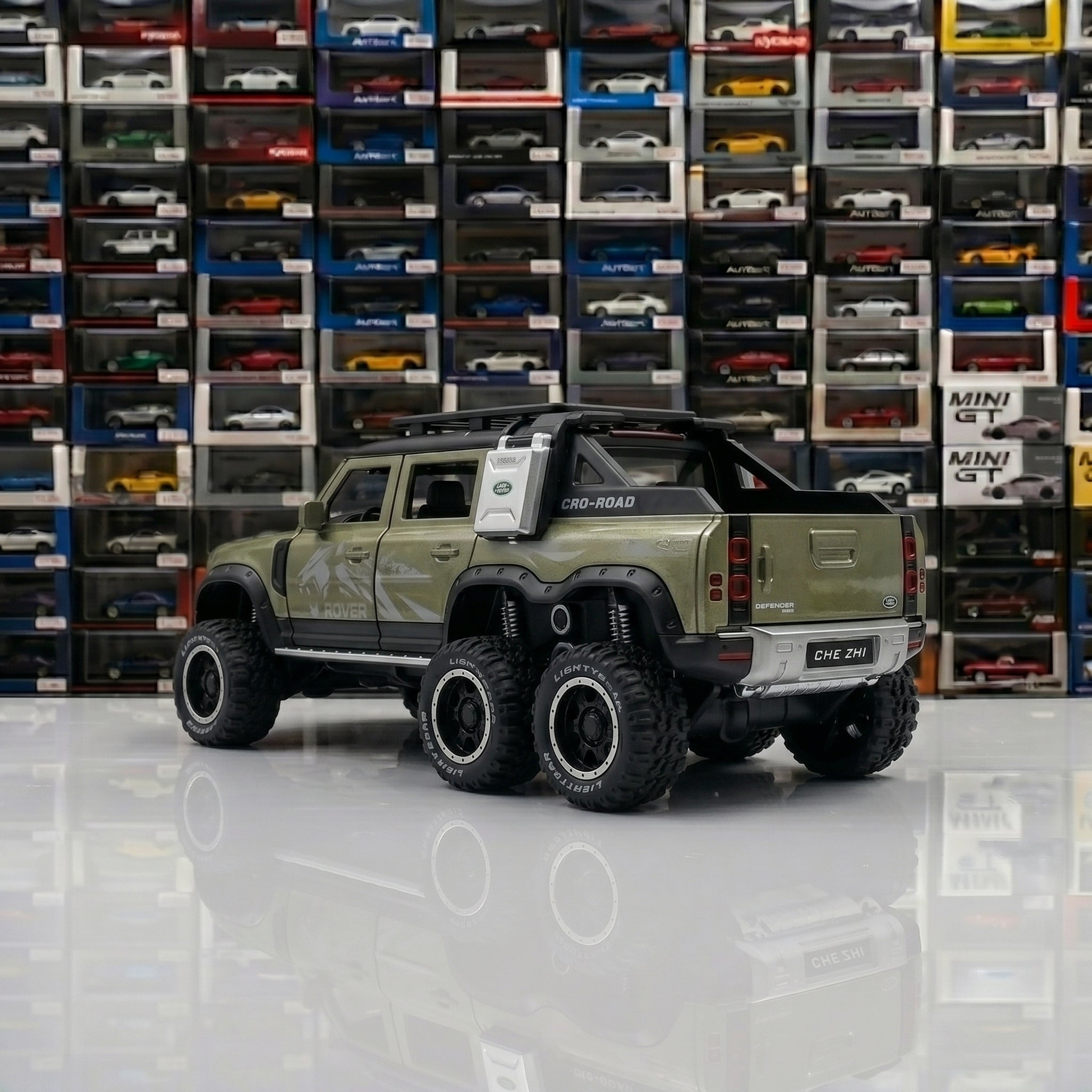 Land Rover Defender 6x6 | 1:24 Collector Die-Cast | Army Green Finish