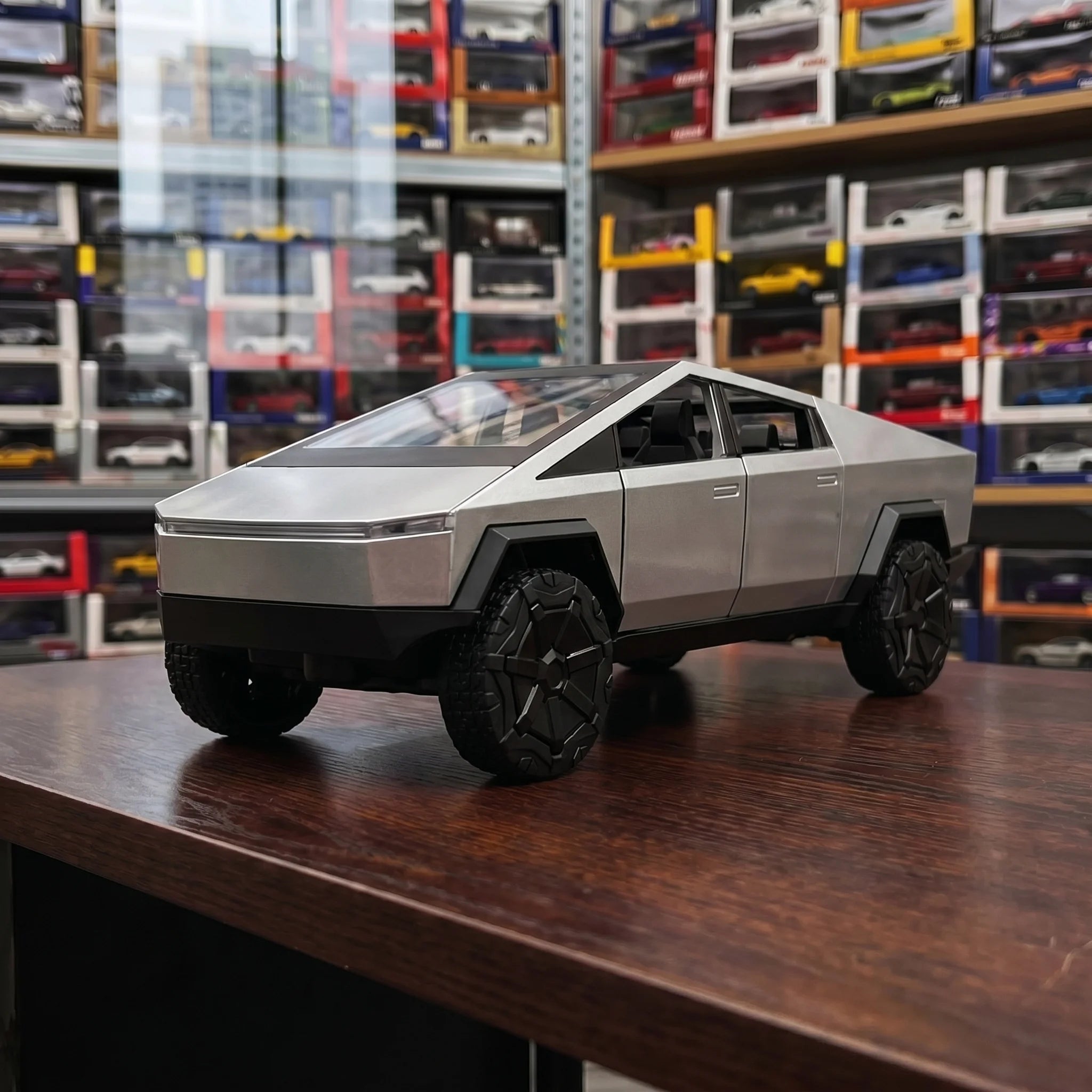 Tesla Cybertruck | 1:24 Collector Die-Cast | Silver Finish