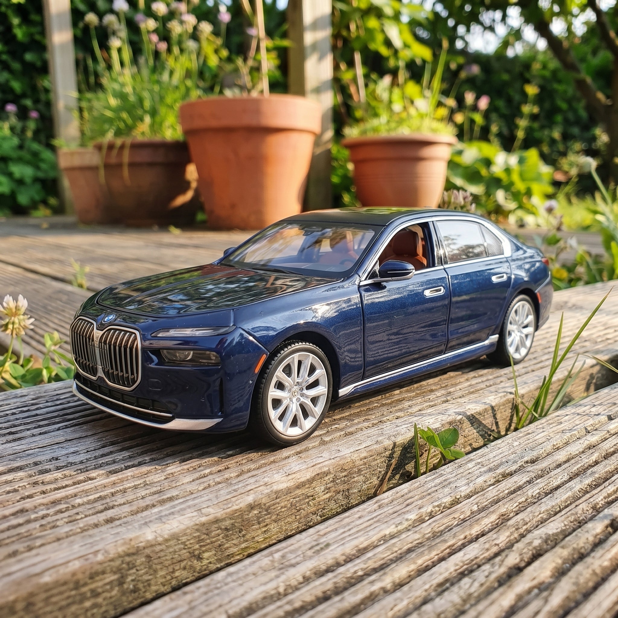 BMW i7 X-Drive | 1:24 Collector Die-Cast | Blue Finish