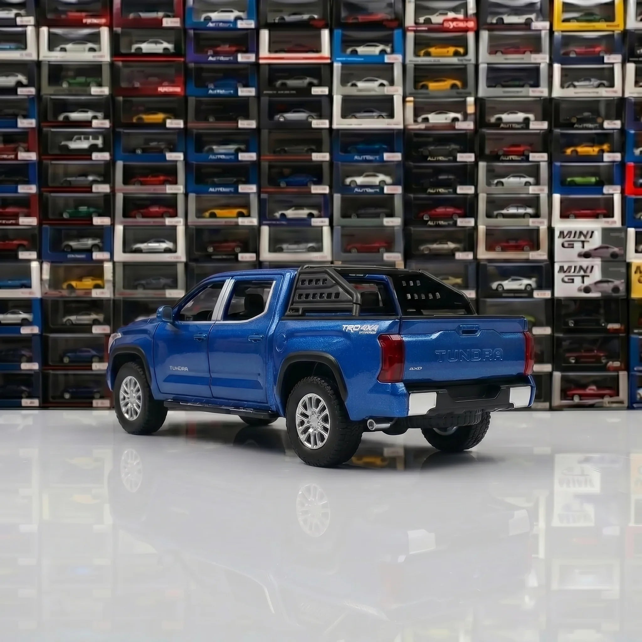 Toyota Tundra | 1:24 Collector Die-Cast | Blue Finish