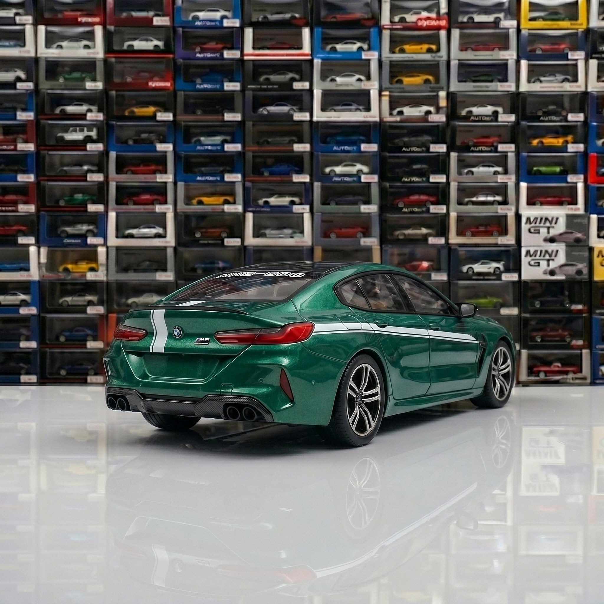 BMW M8 | 1:24 Collector Die-Cast | Deep Green Finish