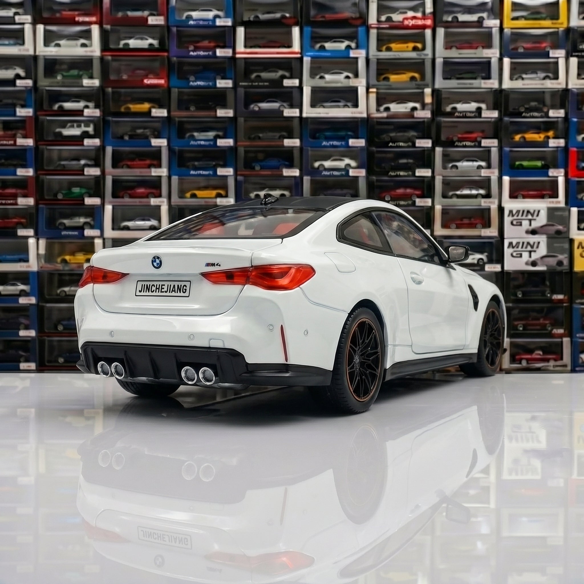 BMW M4 G82 | 1:24 Collector Die-Cast | White Finish