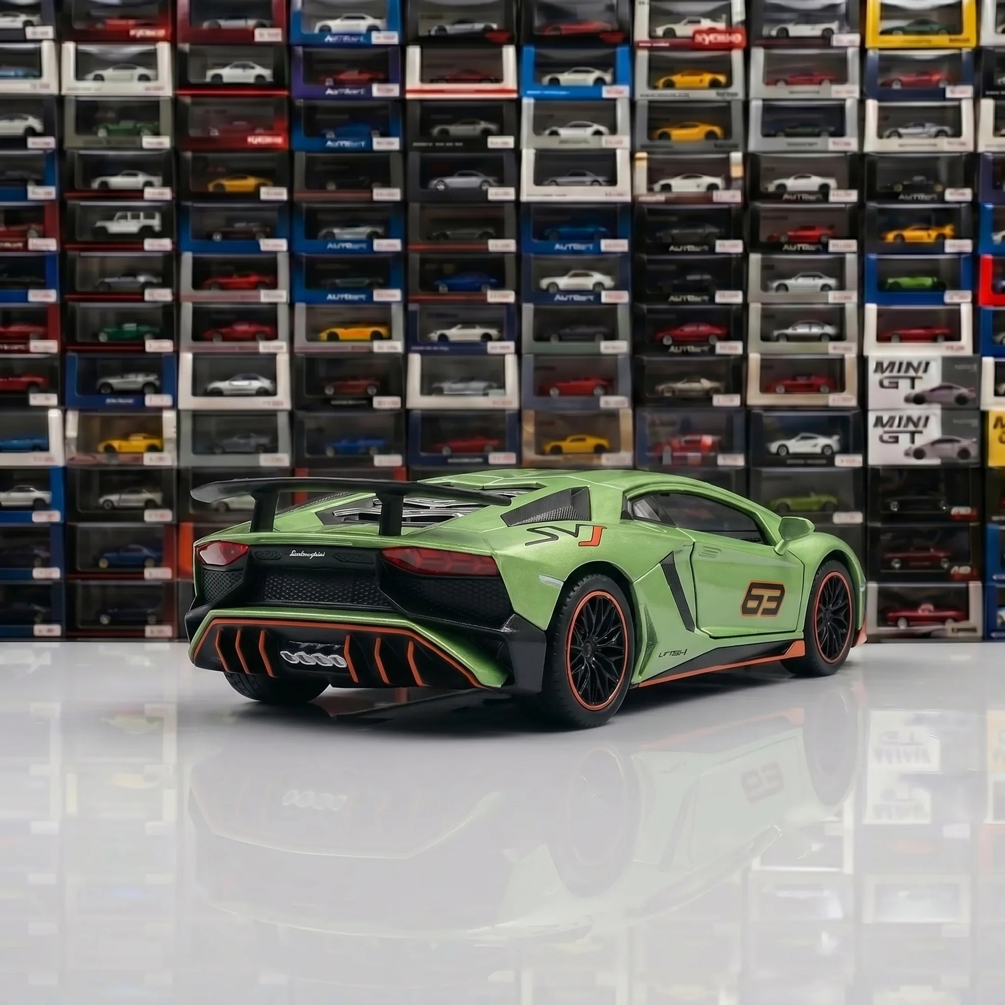 Lamborghini Aventador SVJ | 1:24 Collector Die-Cast | Mantis Green Finish