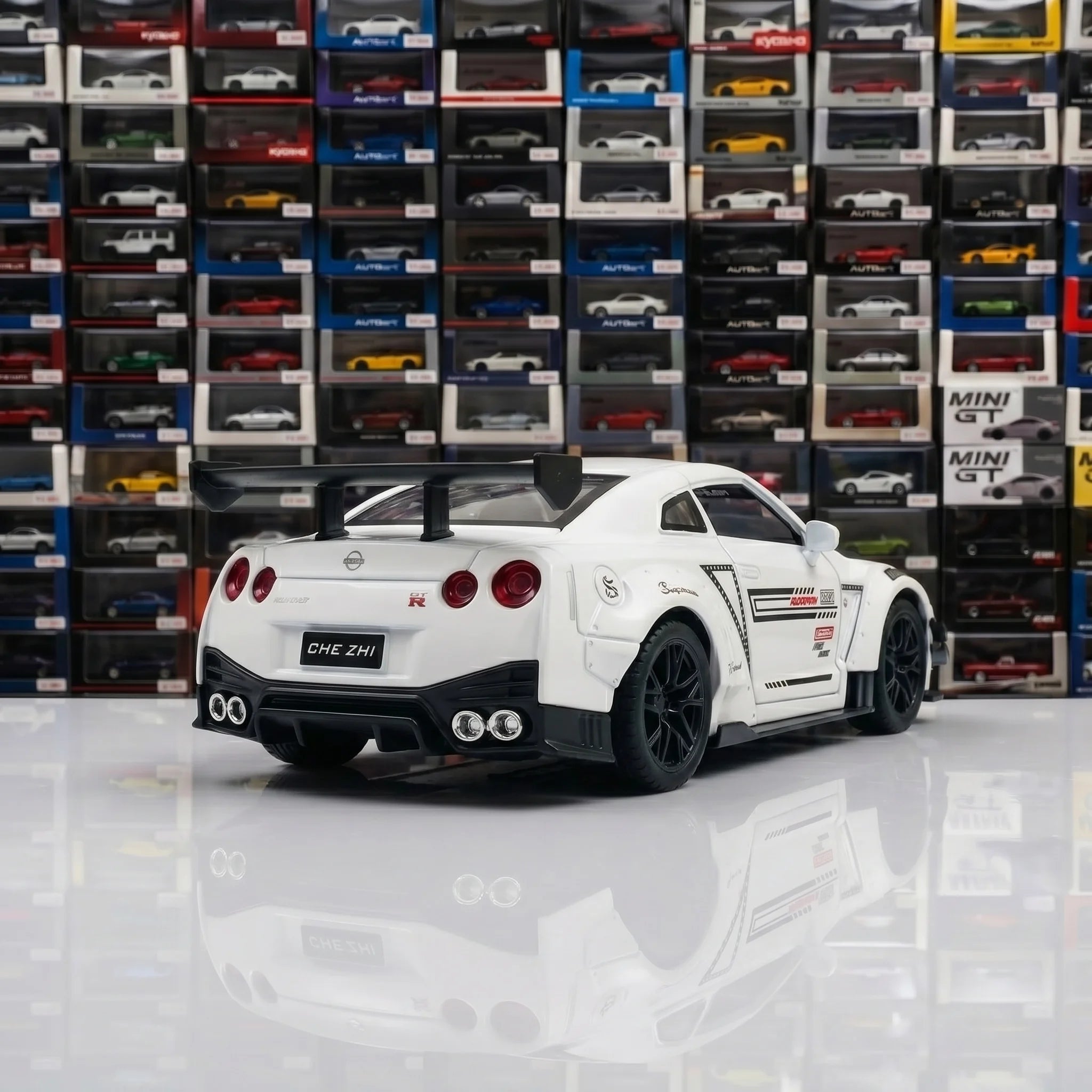 Nissan GTR Race Edition | 1:24 Collector Die-Cast | White Finish